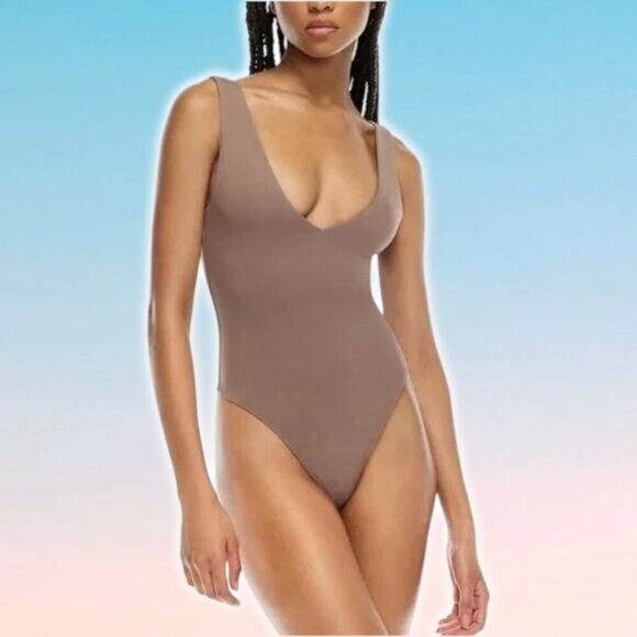 BABATON Aritzia Contour V-Neck Tank Thong Bodysuit Sz Medium Deep Taupe - Picture 1 of 8